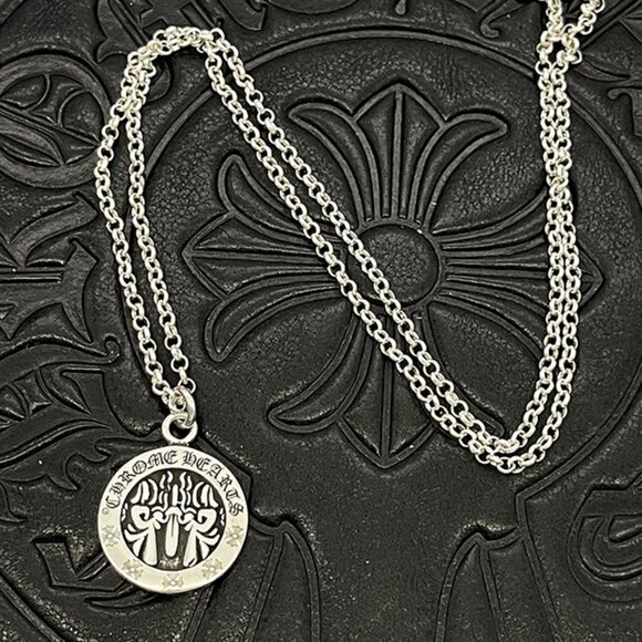 Crocodile Heart Holy Sword Round Cookie Pendant Necklace - Picture 4 of 4